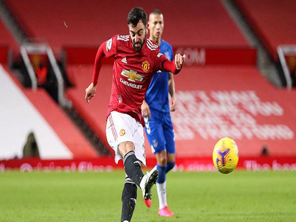 bong-da-anh-ngay-7-2-bruno-fernandes-noi-cau-vi-hoa-voi-everton