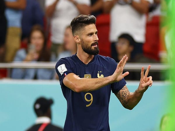 Olivier Giroud chính thức đi vào lịch sử bóng đá Pháp